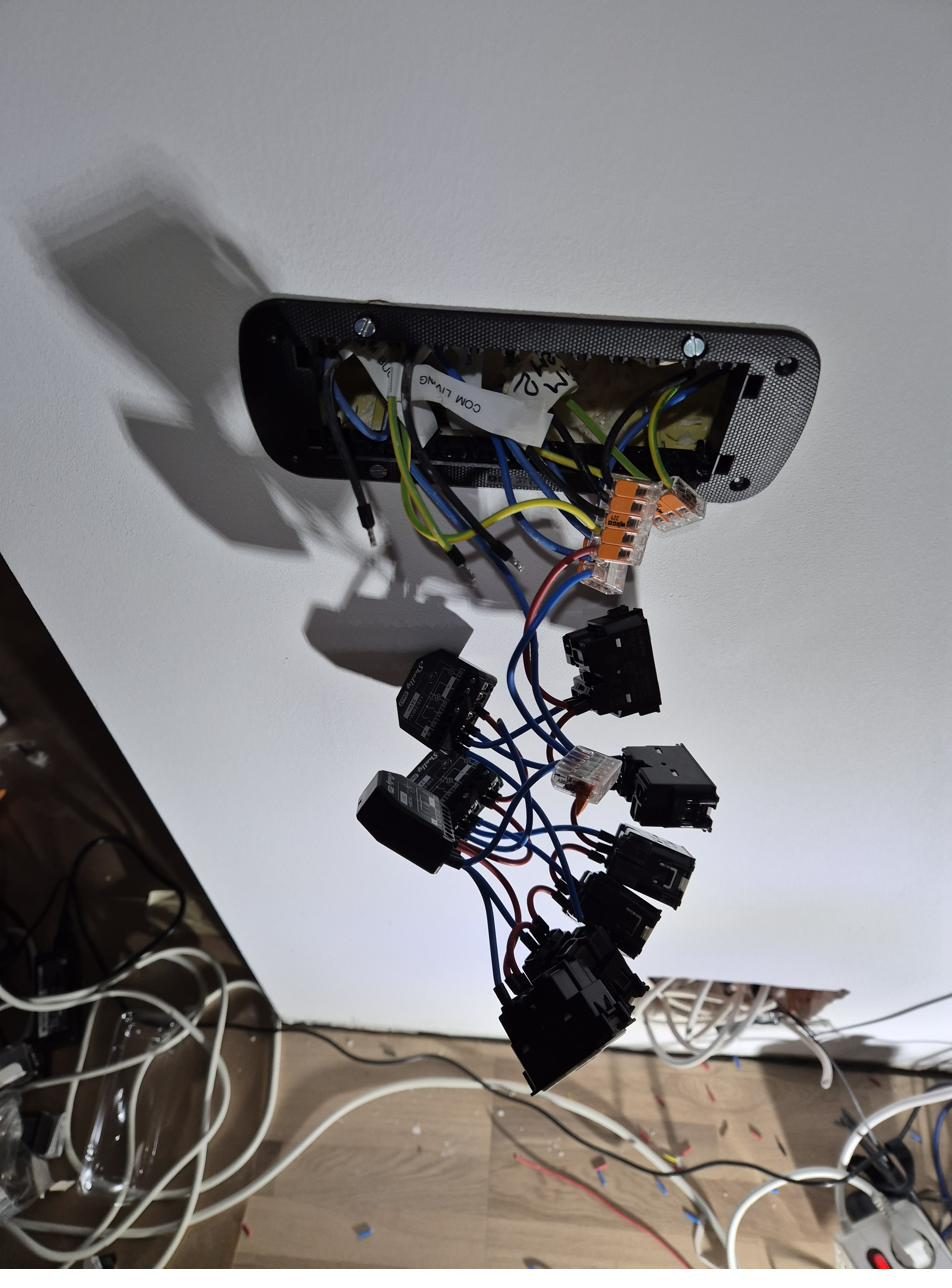 Module releu profesionale montate în doza unui panou de întrerupătoare — instalare VV Smart Home
