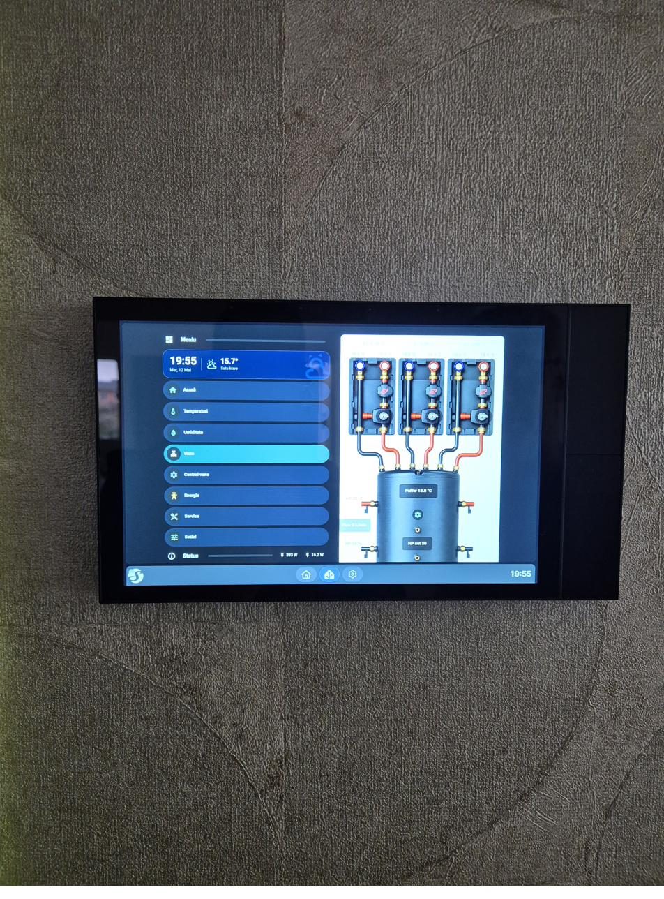 Tabletă de perete cu interfața Home Assistant într-un proiect VV Smart Home